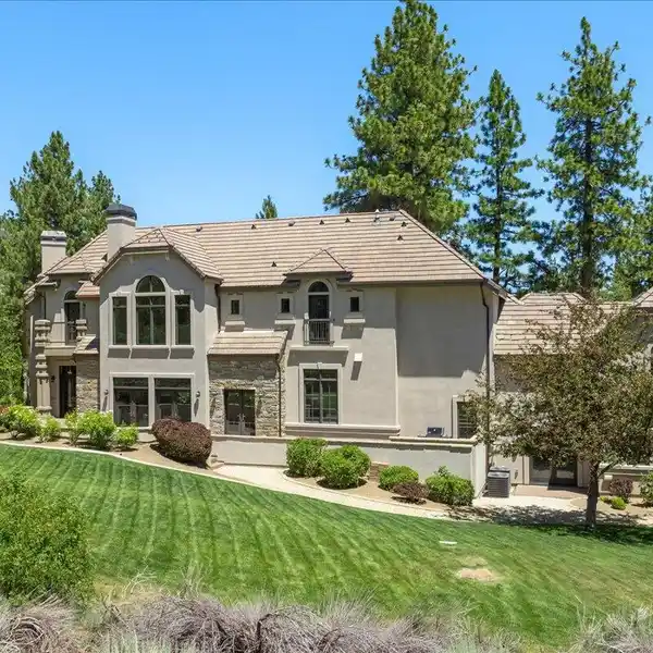 CONTEMPORARY ELEGANCE IN MONTREUX