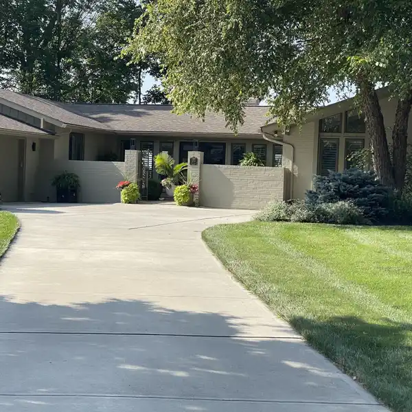 STUNNING CALIFORNIA-MODERN RANCH HOME