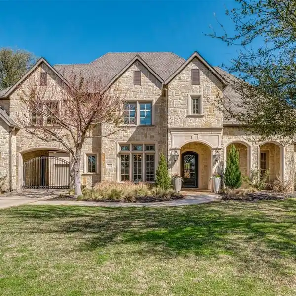 STUNNING FAMILY HOME