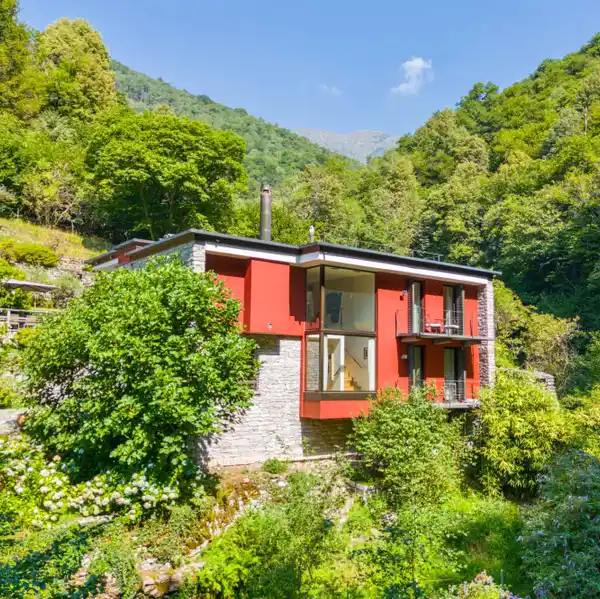 CHARMING VILLA ENVELOPED BY NATURE