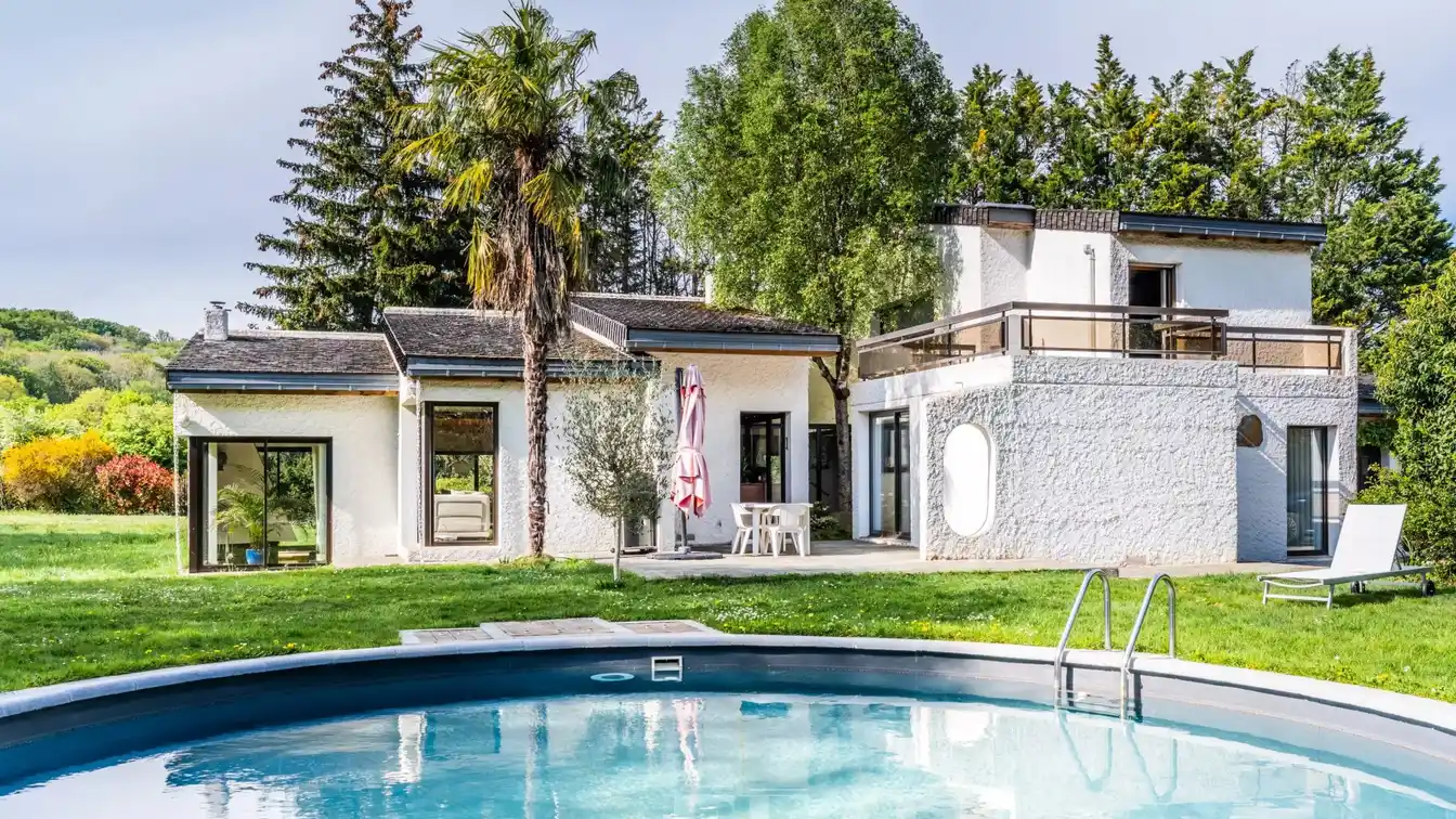 Beautiful Contemporary Pool Home