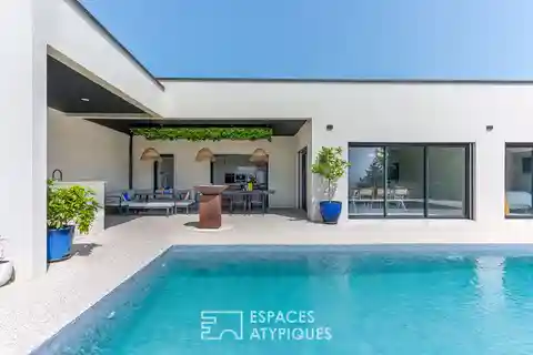 Contemporary Villa with Panoramic Valley Views