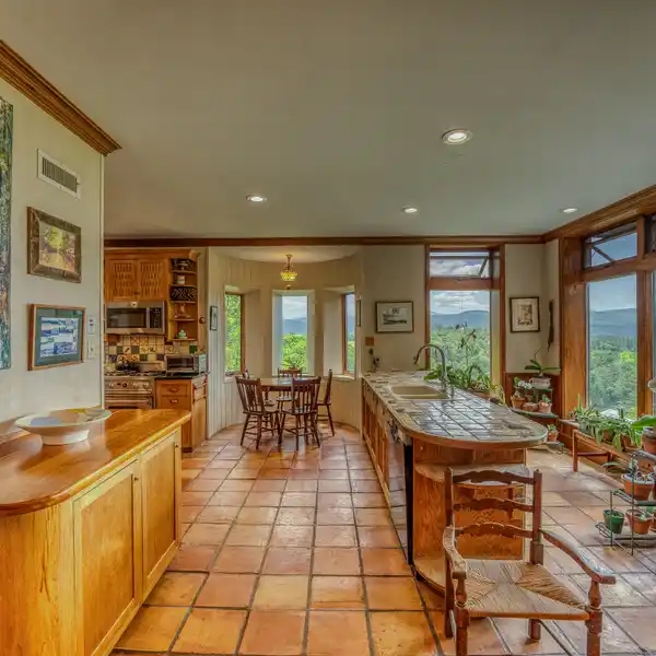 SECLUDED AND PRIVATE GEODESIC HOME ON 200+ ACRES