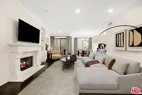 Exceptional Single-level Residence in Century Hill