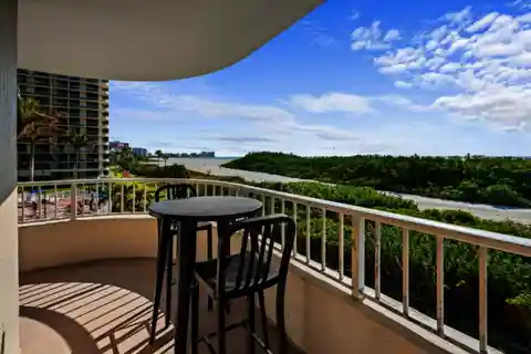 Beautifully Decorated Turnkey Unit