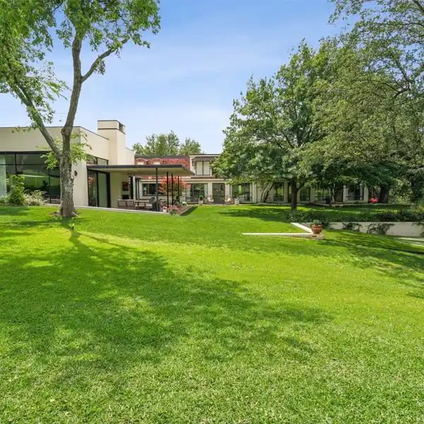 METICULOUSLY REMODELED RESIDENCE OFFERING REFINED LIVING