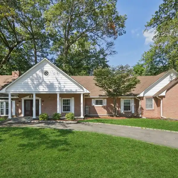 ELEGANT CAPE COD MINI-ESTATE IN PRIVATE GREENWOOD PARK