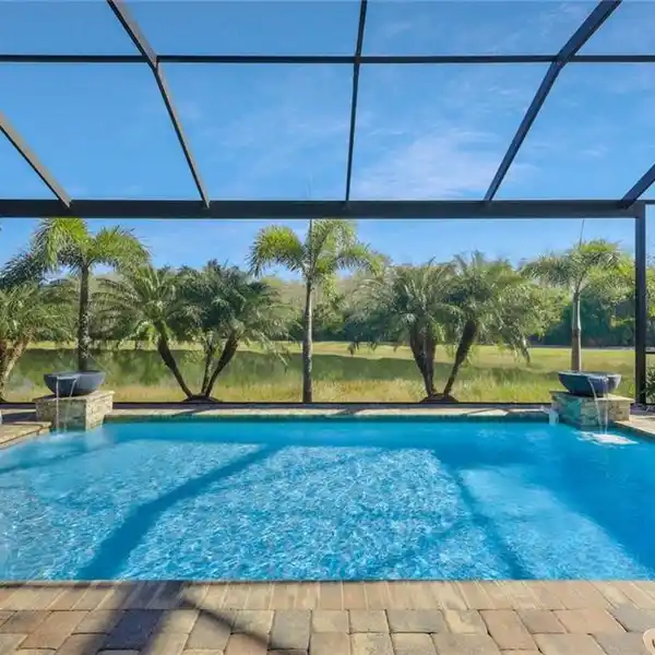 THE PERFECT COMBINATION OF PRIVACY AND ELEGANCE