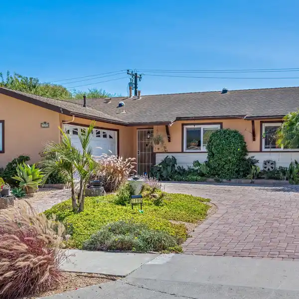 SINGLE-LEVEL HOME FULL OF POTENTIAL