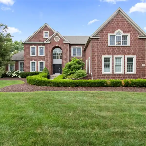GRAND TURNKEY ESTATE WITH ENDLESS POSSIBILITIES
