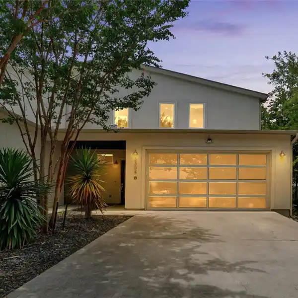 FABULOUS CONTEMPORARY TOWNHOME