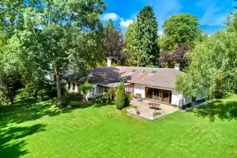 1957 Bungalow-Style Villa on 20 Acres