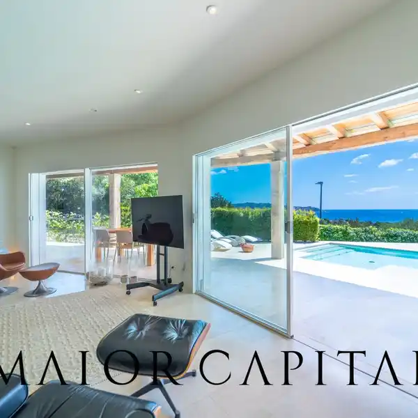 ELEGANT RETREAT WITH BREATHTAKING SEA VIEWS