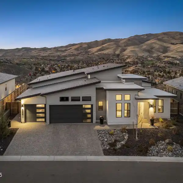CONTEMPORARY SOMERSETT HOME IN BRAE RETREAT