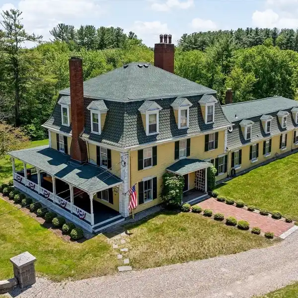 ARCHITECTURAL GRANDEUR MEETS MODERN FARMHOUSE CHARM