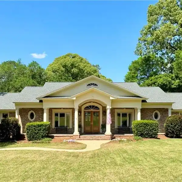 STATELY BRICK HOME IN SPRING HILL