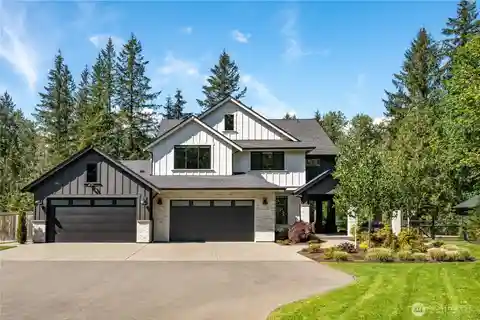 Pacific Northwest Perfection on Two-Plus Acres
