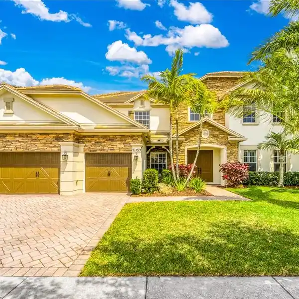 GRAND ESTATE IN PRESTIGIOUS COOPERLEAF