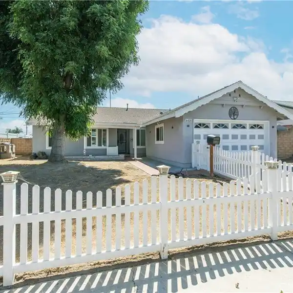 CHARMING HOME IN DESIRABLE NORTH OF RINALDI