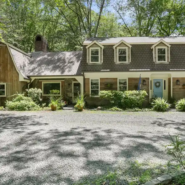 TIMELESS HOME ON A SERENE CUL-DE-SAC