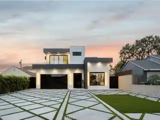Burbank Show Stopper