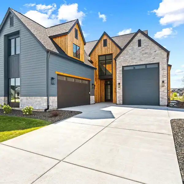 INCREDIBLE CUSTOM BUILD IN STAR RIVER RANCH