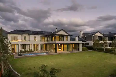 Modern Luxury in the Prestigious River Farm Area