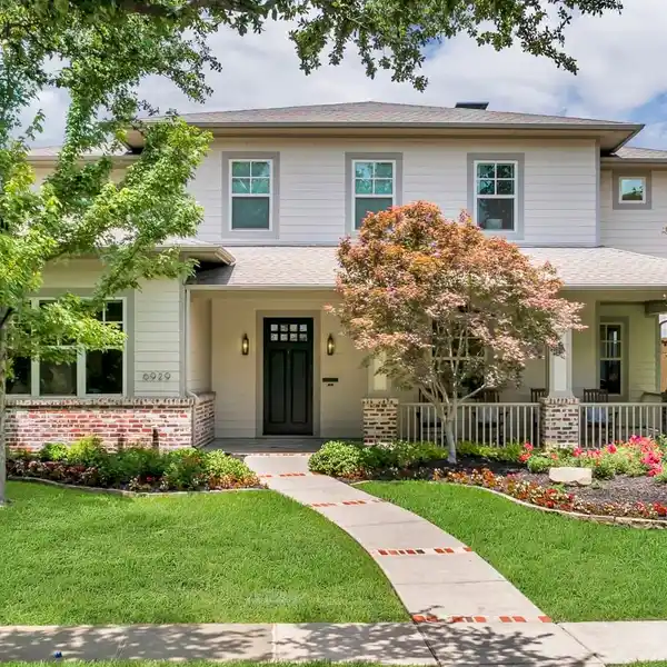 BEAUTIFULLY APPOINTED HOME WITH A WELL-THOUGHT-OUT PLAN