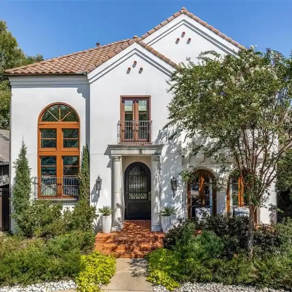 EXTRAORDINARY MEDITERRANEAN HOME SITUATED ON THE PARKWAY