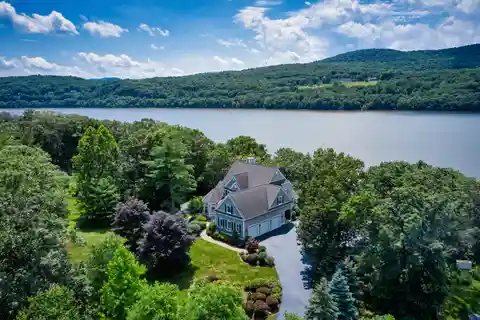 Prime Hudson Valley Living with River Views