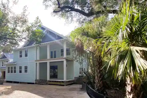 Luxurious Maritime Retreat