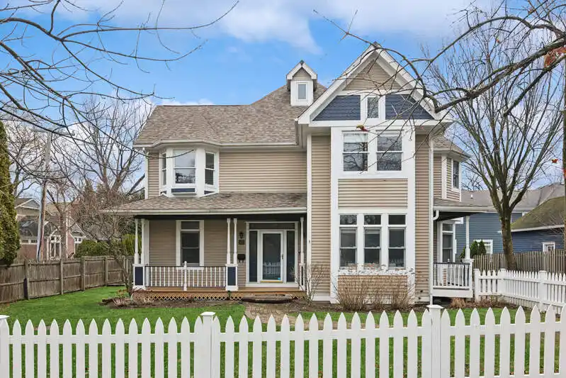 Beautiful Single Family Home in the Heart of Downtown Glencoe