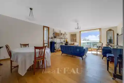 Gorgeous Apartment in a Treed Setting