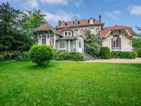 ARCHITECTURAL GEM IN IDEAL LOCATION