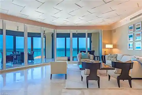 Exceptional Residence in an Exclusive Enclave
