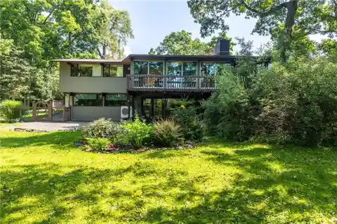 Comfort and Versatility on Nearly 2.5 Acres