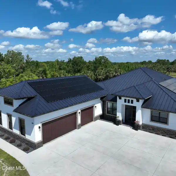 GORGEOUS HOME IN DEER RUN