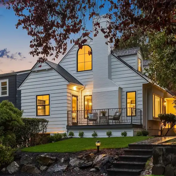 STYLE AND SUBSTANCE IN THE HEART OF LAURELHURST