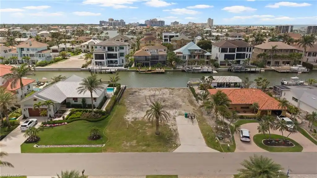 Rare Gulf-access Lot