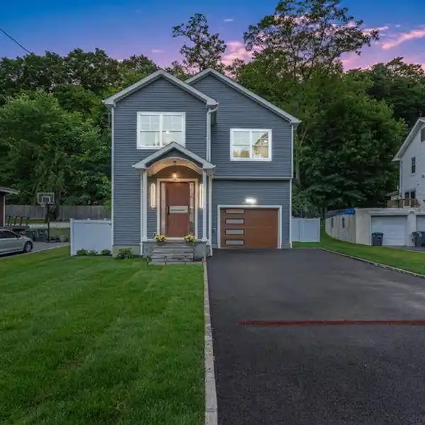 LOVELY NEW CONSTRUCTION IN DESIRABLE WOODCREST HEIGHTS