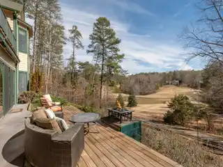 Expansive Open Plan Home in Rumbling Bald