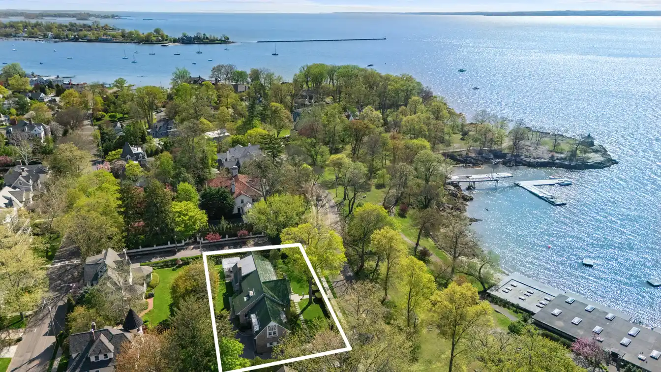Five-star Coastal Retreat