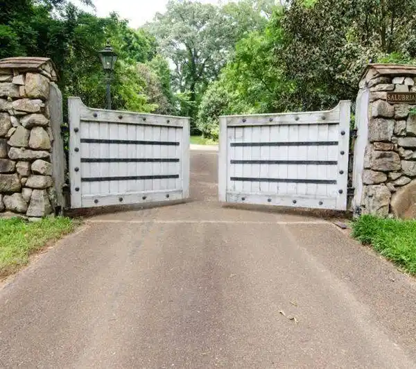 EXTRAORDINARY 15-ACRE PROPERTY BOASTS STUNNING EUROPEAN-STYLE