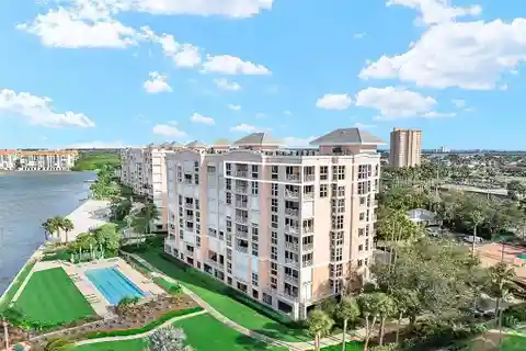 Gorgeous Waterfront Penthouse with Panoramic Bay Views