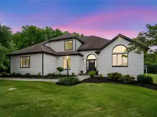 Modern Lakeside Living in Lake Watch