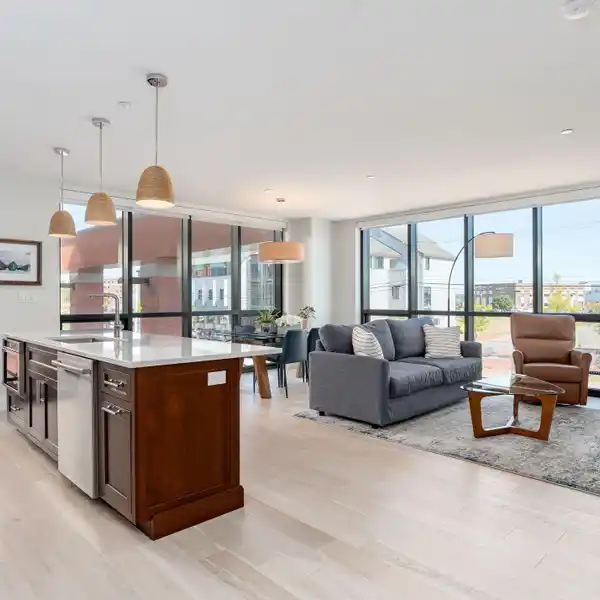 PRISTINE SUN-DRENCHED CORNER UNIT