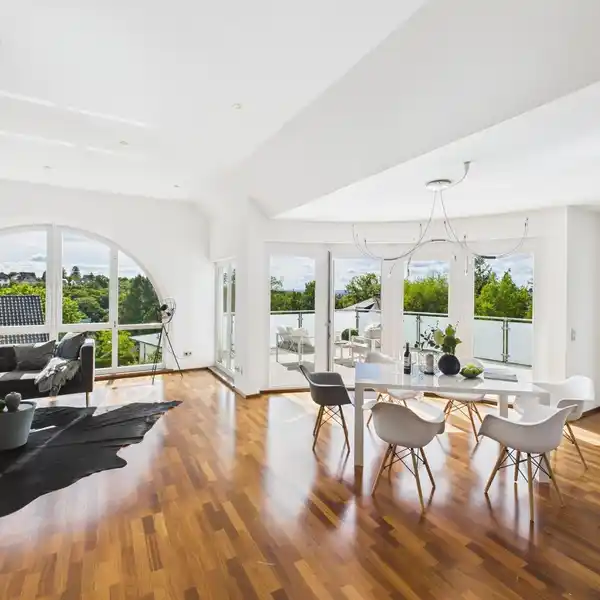 ELEGANT AND FUNCTIONAL PENTHOUSE MAISONETTE