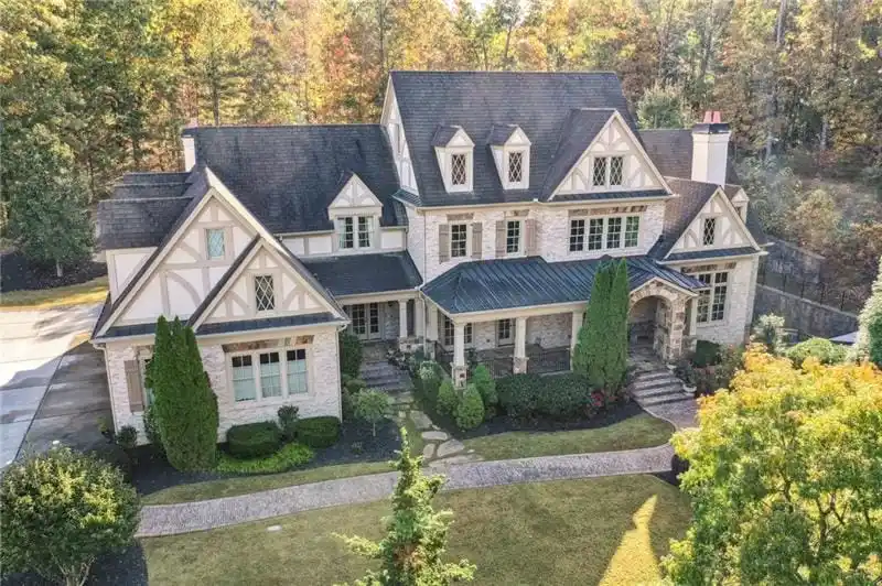 Majestic Estate in Roswell