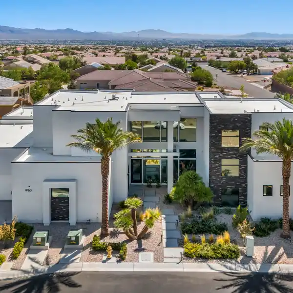 MODERN ELEGANCE IN LAS VEGAS