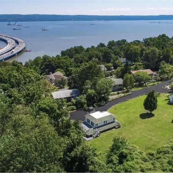 HISTORIC HUDSON RIVER ESTATE WITH MODERN LUXURY